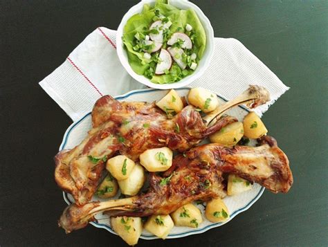 Cumslabesc.org > retete culinare > friptura de miel. Friptura de miel pe pat de ierburi aromatice cu garnitura ...