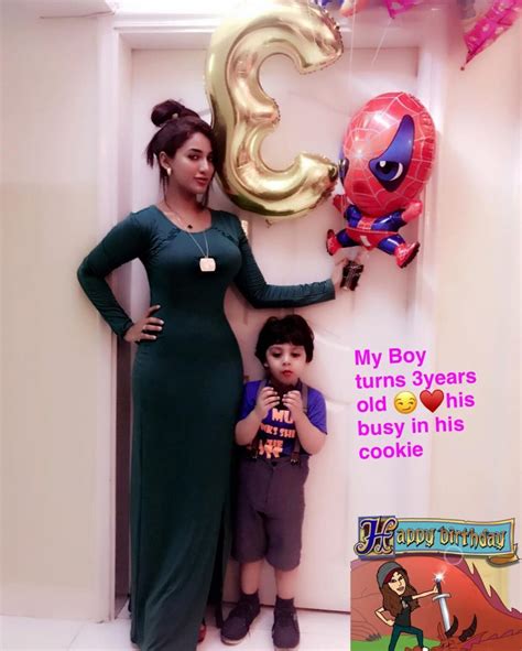 Rare Photos Of Mathira With Her Son Reviewit Pk
