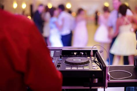 Creating The Ultimate Wedding Reception Playlist