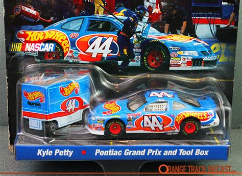Nascar craftsman truck series race number 6 of 24 saturday, april 22, 2000 at portland international raceway, portland, or 73 laps on a 1.950 mile road course (142.3 hot wheels (russell kersh). Hot Wheels Pro Racing Pit Crew Collector Edition | Model ...