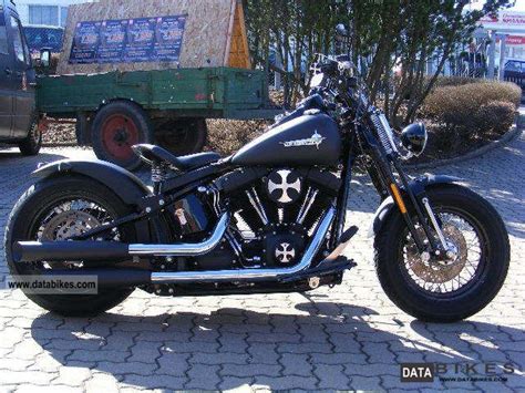 Una bobber con un estilo de los años 40. 2008 Harley Davidson Cross Bones bobber conversion FLSTSB