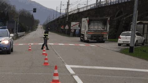 scontro tra auto e trattore sul rettilineo di premosello una persona portata al san biagio la