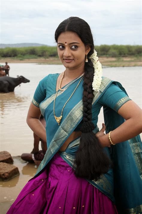 Hot Malayalam Actress Priyanka Nair In Saree Movieezreel