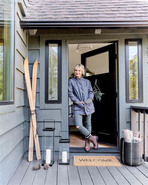 Hgtv Star Emily Henderson Decked Out Her Mountain Home For The Holidays