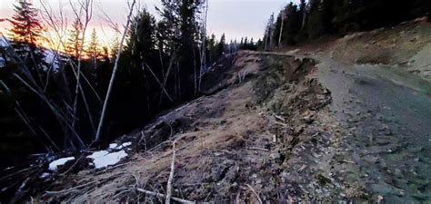 5 Mile Road Slump Still Active Community Forest The Rocky Mountain Goat