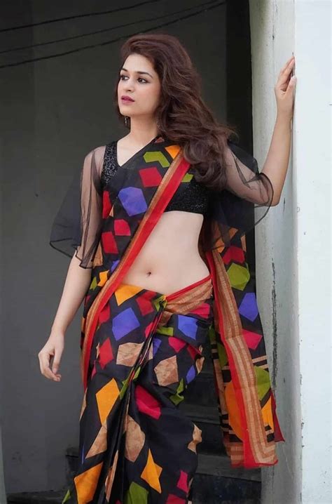 Shraddha Das Shows Her Curves In Saree