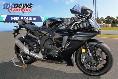 The best gear, service & price. 2020 Yamaha YZF-R1 Review | Part Two | Track | MCNews.com ...