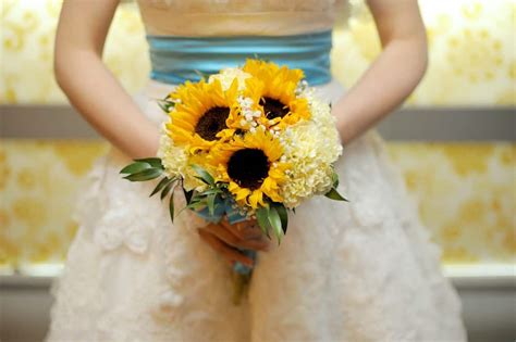 According place to place there are various differences between wedding culture & wedding tradition, so after estimating all these things you can calculate a typical budget for your wedding function. Pro Tips for Budget-Friendly Wedding Flowers Columbus ...