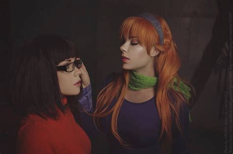 Characters Velma Dinkley And Daphne Blake From Hanna
