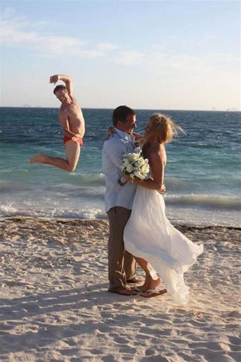 50 Awesome Wedding Photobombs Easy Weddings
