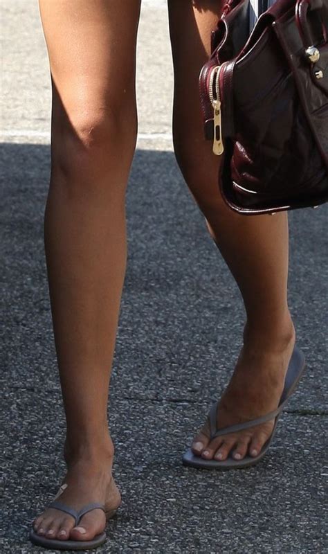 Celebritygala Jessica Albas Sexy Legs Attending Paris Fashion Week