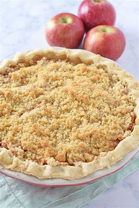 Sweet And Dreamy Apple Crumb Pie Delicious Dessert With All The Flavors Of Fall Including