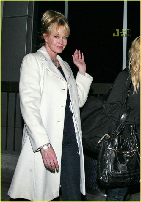 Melanie Griffith And Daughters Relax Photo 761471 Photos Just Jared Celebrity News And