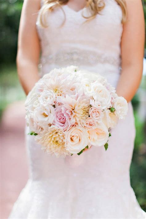weddings traditions why does the bride carry a bouquet chic flowers