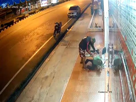 Shocking Cctv Shows Man Repeatedly Kicking Homeless Man In The Face