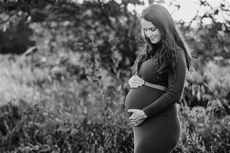 Why Every Expectant Mom Needs Professional Maternity Photos Sara