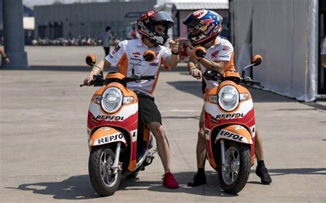 As predicted, the 2021 livery is almost identical to last year's paint scheme. New Scoopy Livery Repsol Honda Dipakai Marc Dani Jelajah ...