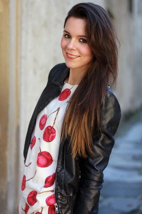 Check spelling or type a new query. Foto di ragazze con capelli lunghi