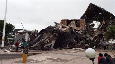 Lokasi gempapusat gempa berada di darat 12 timur laut luwu timur. Ustad Das'ad Latif Nyaris Jadi Korban Reruntuhan Hotel ...