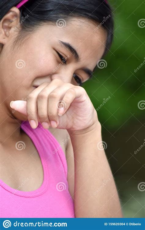 une belle fille philippine aux larmes photo stock image du fille pleurez 159620304