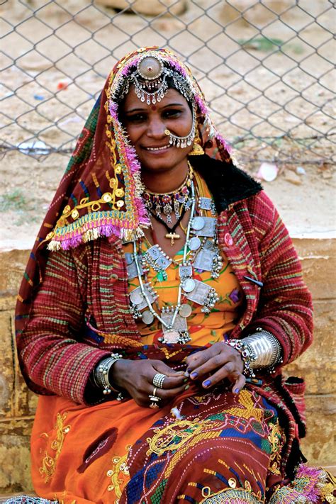 traditional-dress-of-rajasthan-for-men-women-lifestyle-fun