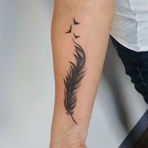 Beautiful Looking Feather Tattoo Designs With Their