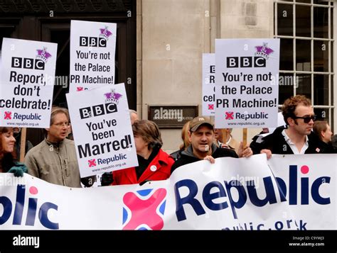 London Uk 100312 Anti Monarchy Campaigners Republic Protesting