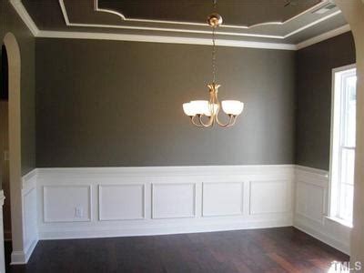 It's the common faux tray ceiling with molding that is flexible for any room. faux trey ceiling | Paint Colors | Pinterest
