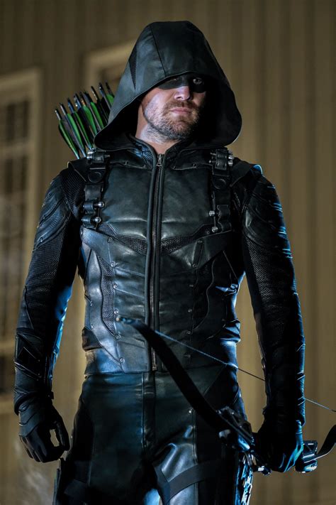 Arrow Oliver Reunites With His Team In New Photos From Season 6