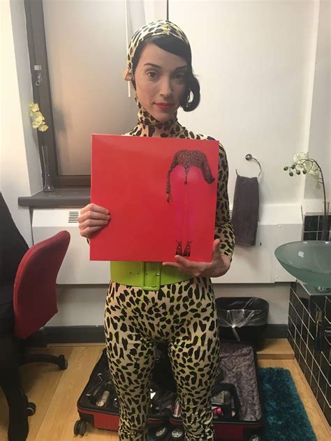 Get Seduced By St Vincent And Her New Album Masseduction • Musicfestnews