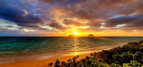 Sunrise In Lanikai Beach Hawaii Overlooking The Twin Islands R