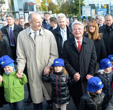 Born 24 january 1940) is a german politician and civil rights activist who served as president of germany from 2012 to 2017. Rede in Slubice: „Ossi" Gauck schmeichelt polnischem ...