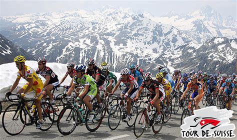 Il est doux, confortable, peut se porter en tour de cou, en bandeau, en cagoule, en bonnet… comme pour vos cartes, il vous faut presque un tour de cou par région ! CapoVelo.com | Tour de Suisse 2016 Stage 1