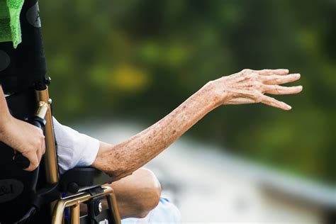 Gambar Lengan Lebih Tua Olahraga Senior Berumur Hospice Tangan