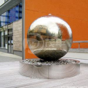 Lily's home metal gazing ball stand for 10 or 12 inch metal and glass garden gazing globes and for plant or flowerpot holder, birdbath bowl stand. 12.6cm hdri VFX chrome grey ball