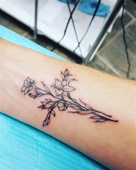 Flowers Cross Tattoo By Josmoon Josmoontattoo Tattooworld Wrist