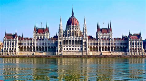 Hongarije ligt centraal in europa, het grenst aan slowakije, oekraïne, roemenië, servië, kroatië hongarije is voor het grootste gedeelte een vlak land. Stedentrip naar Boedapest | Wiki Vakantie