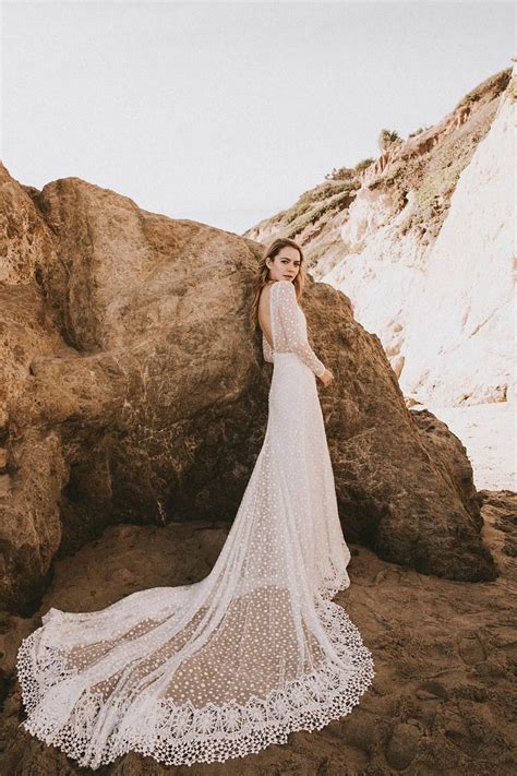 It is very true that the ambiance on the seaside creates the right atmosphere for you and your better half when exchanging vows, but there is more that you can do get the best of what the day can offer. 26 Beach Wedding Dresses Perfect for a Seaside Ceremony