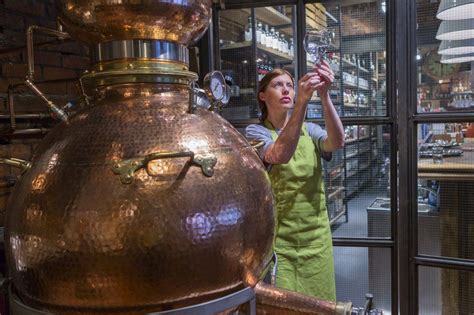Hinch Distillery Whiskey And Gin Production Set To Create 40 Jobs