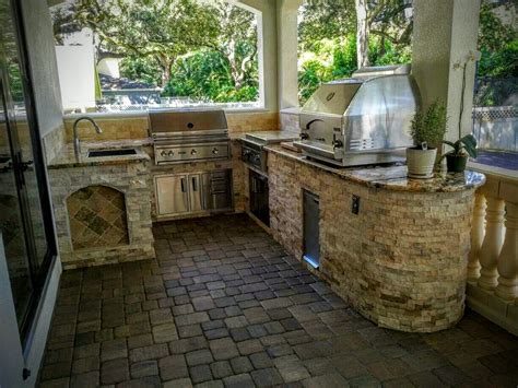 Everyone wants to have a homemade pizza oven at home, to bake a pizza with their families in the beautiful evening and share. Outdoor Kitchen with Grill + Pizza Oven - Creative Outdoor ...