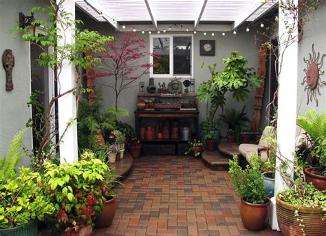 Interior Decorating Small Spaces Small Courtyard Garden