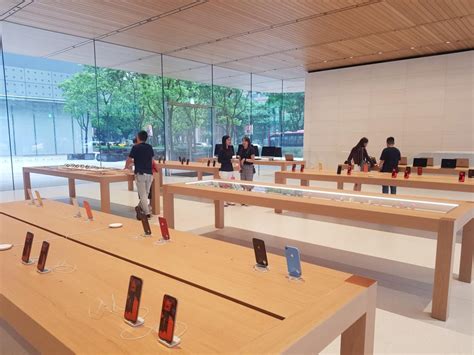 Buy an iPhone at the Modern Xinyi Apple Store - Taipei Travel Geek