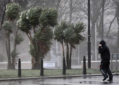 Uk Weather Warning Chaos Fears As 151mph Winds Batter Scotland