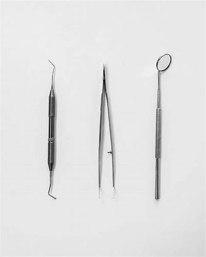 Стоматологический стол диета Стоматологический стол с инструментами на белом фоне, вид сверху Стоматологический стол с инструментами на белом фоне, вид сверху Стоматологический стол диета