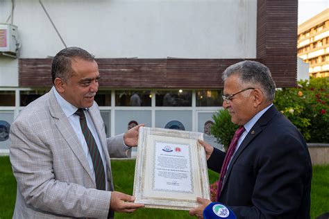 Sayı :e897808651537705 konu :görev belgesi düzenlenmesi. 04.10.2019 - Başkan Memduh Büyükkılıç'a Yılın Hayvanseveri ...