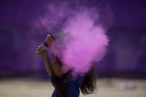 India Erupts In Colors As Hindus Celebrate Holi Los Angeles Times
