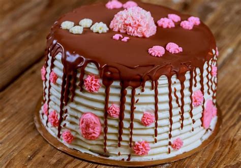 Kapri tortu staviti u frižider pre posluženja. Recepti za brze torte