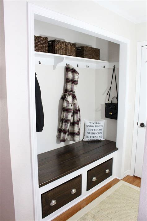 The mirrors reflect the décor and make the room seem more spacious, plus they're very useful when you're choosing your outfit and when you combine accessories. 75 Inspiring Mudroom Farmhouse Entryway Decorating Ideas ...