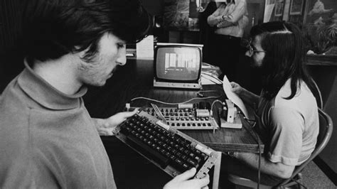 Working Apple-1 computer sold by Steve Jobs himself could fetch $1 ...