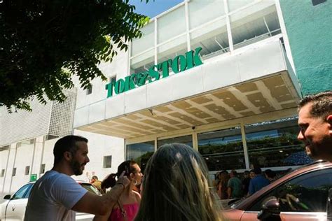 Tokandstok Fecha Lojas Em Fortaleza E Clientes Fazem Fila Para Aproveitar Promoções Negócios